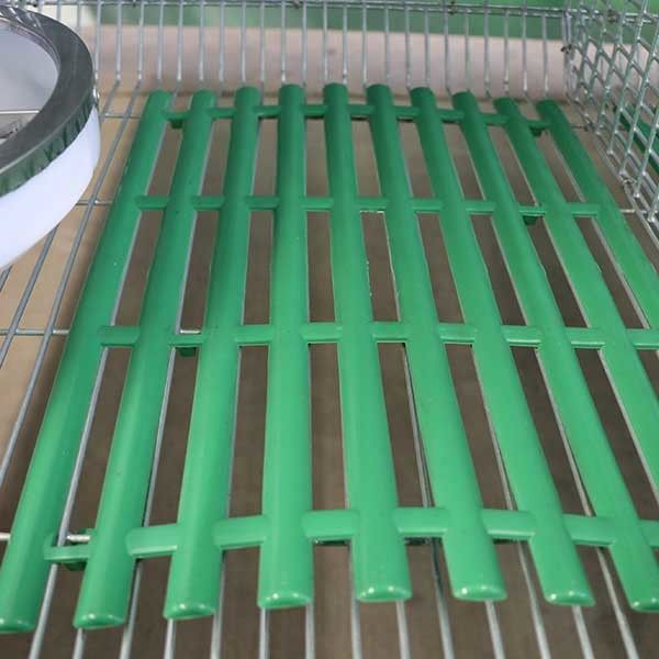 Alta jaula de batería del conejo de la eficacia que se alza, aparador de conejo del metal de 50 - 80 bebés